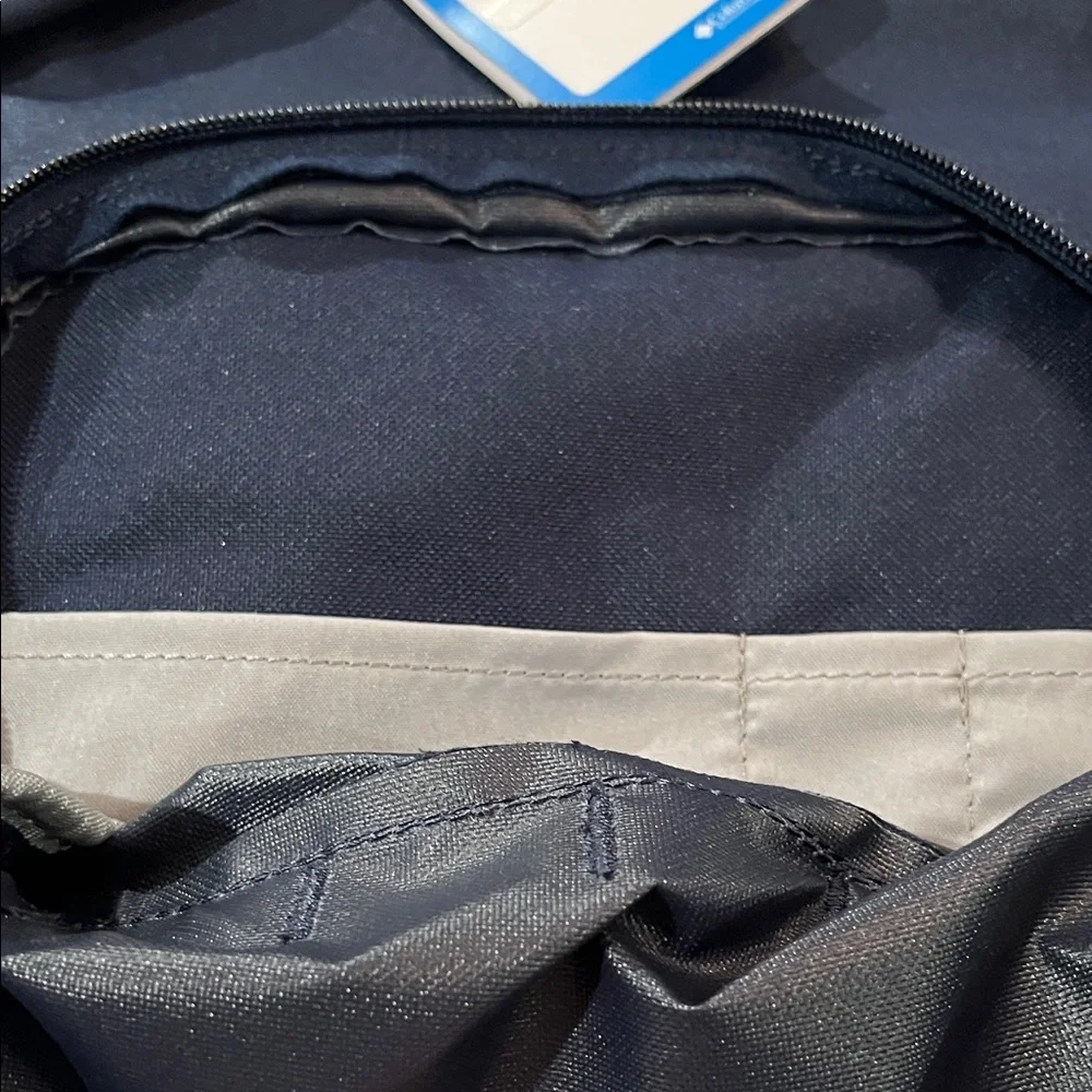 Columbia Zigzag II 22L Backpack in Collegiate Navy/NWT